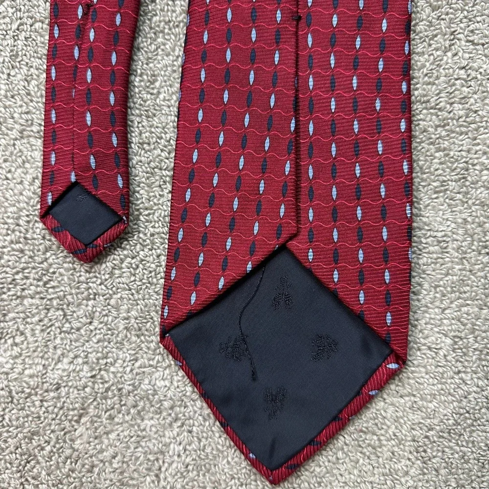 Brooks Basics Mens Silk Tie Red Geometric Oval Pattern Made in USA RN 93452